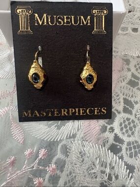 MUSEUM earrings vintage